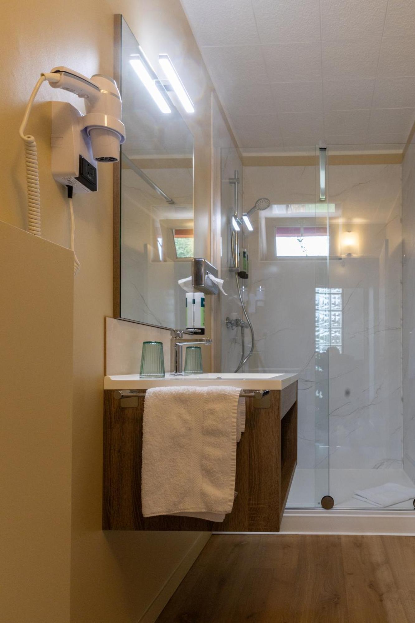 Logis Hotel & Restaurant - Le Relais De Montigny Zewnętrze zdjęcie