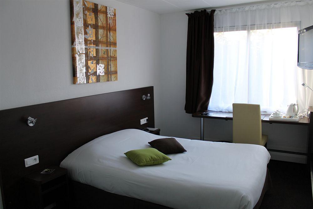 Logis Hotel & Restaurant - Le Relais De Montigny Zewnętrze zdjęcie